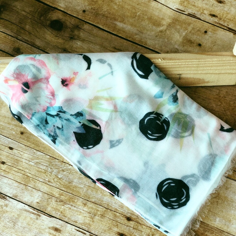 WHITE FLORAL WOMEN FASHION SCARF